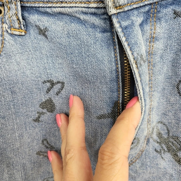 BDG Urban Outfitters Notched Graffiti Denim Mini Skirt Sz M - Picture 9 of 14